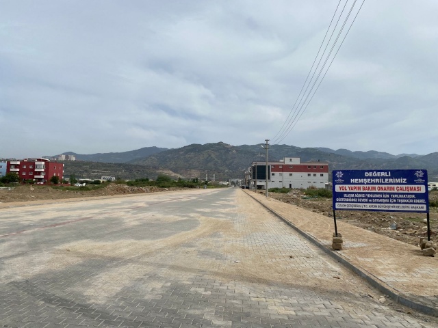 ASTİS’TE YOLLAR PARKE İLE KAPLANDI
Büyükşehir Belediyesi’nin milyonlarca liralık yatırımı ile altyapısı yenilemesi yapılan ASTİS’te sıra üstyapı çalışmalarına geldi. Fen İşleri ekipleri yol düzenlemesi yaptıktan sonra parke kaplama çalışmasıyla konforlu yollar oluşturmayı sürdürüyor.