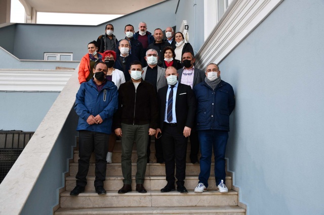 Yapımına 23 yıl önce başlandığı halde pek çok eksiği bulunan Hacı Bektaş Veli Anadolu Kültür Vakfı Kuşadası Cemevi’nde Kuşadası Belediye Başkanı Ömer Günel’in çağrısıyla başlatılan çalışmalar tamamlanma aşamasına geldi. Eksikleri tamamlanan ve 3 katı yeniden düzenlenen Cemevi, Nisan ayında 16 misafirhane, bir idari bölüm, 300 metrekarelik cem salonu,  250 kişilik konferans ve tiyatro salonu ile çeşitli eğitimlerde kullanılacak 5 derslik ile kapılarını açacak. Kuşadası Cemevi, yapım çalışmaları tam anlamıyla bittikten sonra Türkiye’nin 3’üncü büyük cemevi olma özelliğini taşıyacak. Hacıfeyzullah Mahallesi’nde yer alan cemevinin yeni yüzüyle 2021 yılı Nisan ayında hizmete açılması planlanıyor
