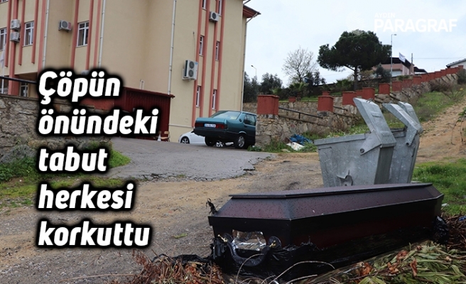 Çöpün önündeki tabut herkesi korkuttu