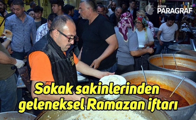 Sokak sakinlerinden geleneksel Ramazan iftarı