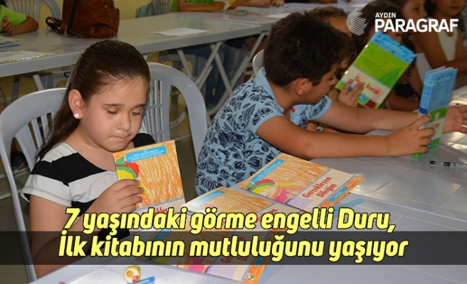 7 yaşındaki görme engelli Duru, İlk kitabının mutluluğunu yaşıyor