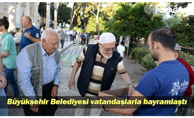 Büyükşehir Belediyesi vatandaşlarla bayramlaştı