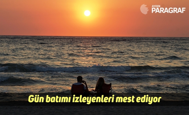 Gün batımı izleyenleri mest ediyor