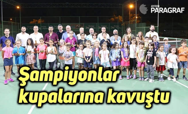 Şampiyonlar kupalarına kavuştu