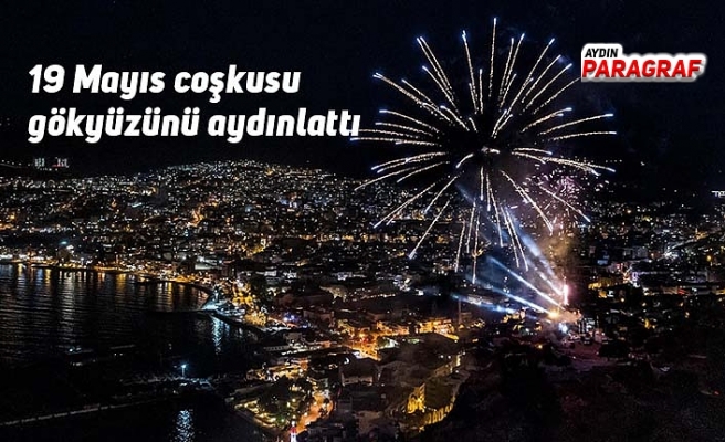 19 Mayıs coşkusu gökyüzünü aydınlattı