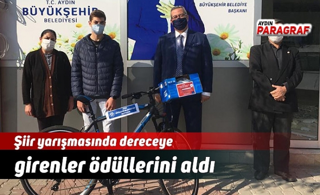 Şiir yarışmasında dereceye girenler ödüllerini aldı