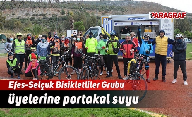 Efes-Selçuk Bisikletliler Grubu üyelerine portakal suyu