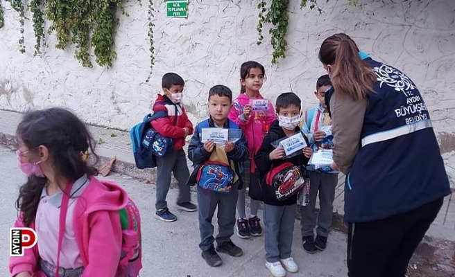 Aydın Büyükşehir maske dağıtımını sürdürüyor