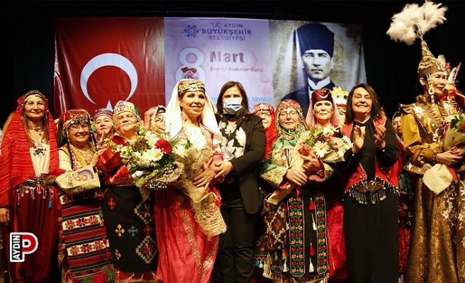 ABB 8 Mart Dünya Emekçi Kadınlar Günü defilesi düzenledi