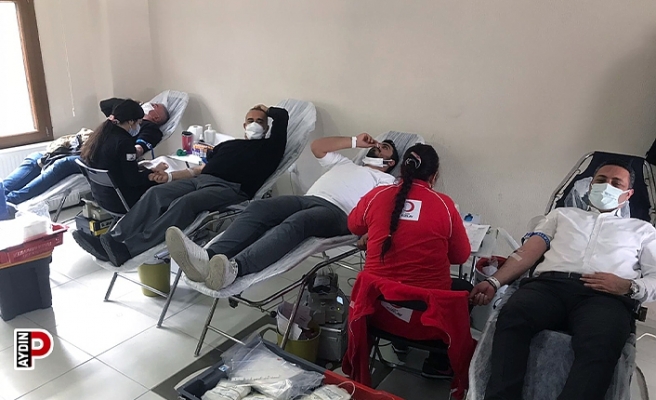 Davutlar MYO Türk Kızılay'ına kan bağışında bulundu