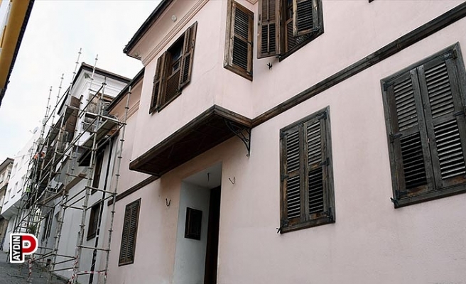Kuşadası’nda tarihi iki ev, kültür sanat merkezi oluyor