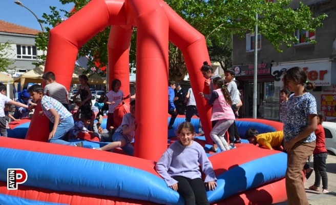 Germencikli çocuklar 23 Nisan şenliğinde doyasıya eğlendi