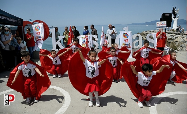 Kuşadası’nda 23 Nisan Ulusal Egemenlik ve Çocuk Bayramı coşkuyla kutlandı