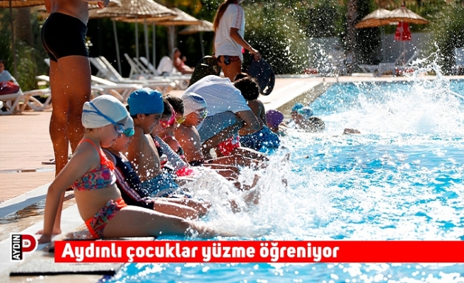 Aydınlı çocuklar yüzme öğreniyor