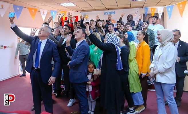 Abak, CHP’li Tezcan’ın siyasi tiyatrosunu hedef aldı