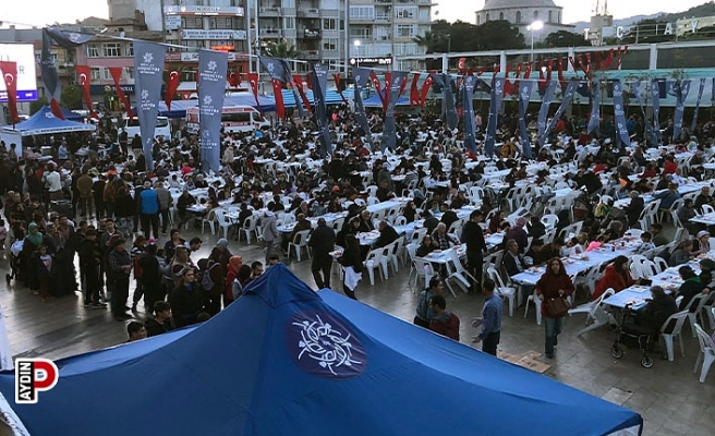 Büyükşehir’in iftar sofraları devam ediyor