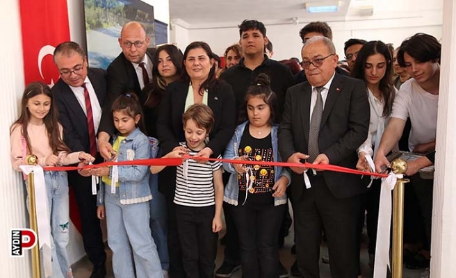 ‘Atatürk ve Gençlik’ temalı sergisinin açılışını Çerçioğlu yaptı