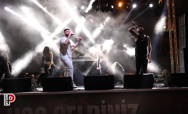 Germencikli gençler konserde doyasıya eğlendi