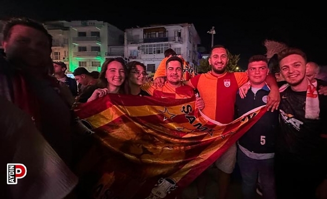 Kuşadası’nda Galatasaray’ın şampiyonluğu kutlandı