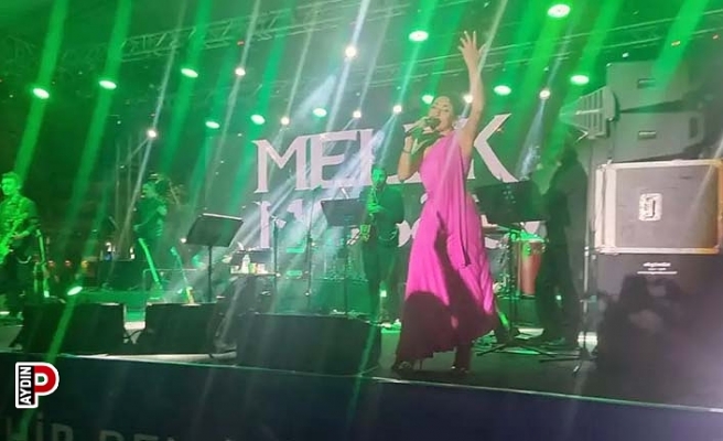 Melek Mosso Aydın'ı salladı