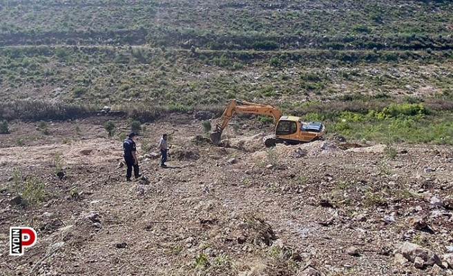 Hazine arazisinde yer açarken suçüstü yakalandılar