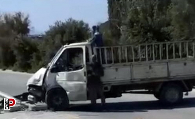 Kamyonet ile motosiklet çarpıştı; 1’i ağır 2 yaralı