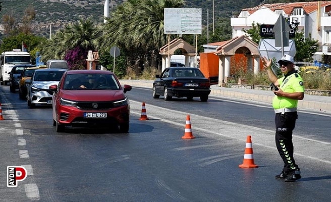 Kuşadası’na bir günde 40 binden fazla araç giriş yaptı