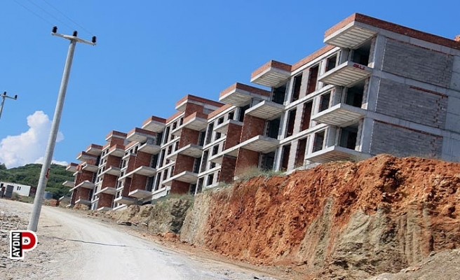 Kuşadası’nda dağ taş inşaat olmaya başladı