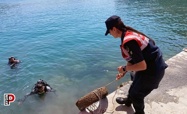 Kuşadası’nda dip temizliği yaıldı