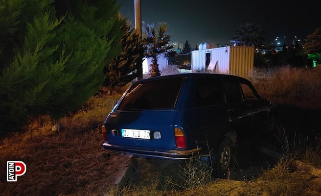 Otomobil, polis uygulama noktasında kaza yaptı