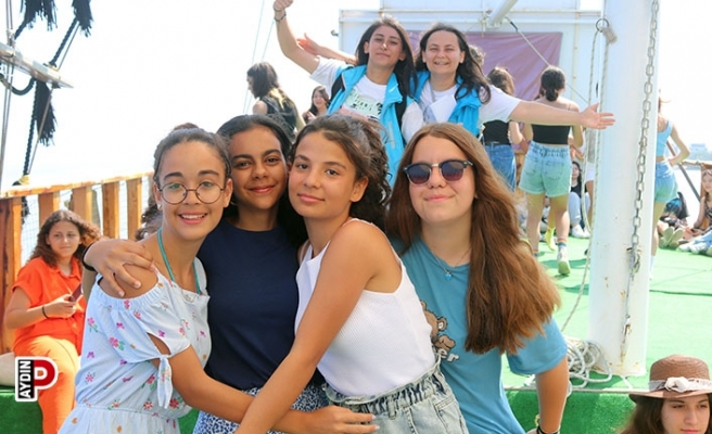 Kuşadası'nda 21. Dönem Ulusal Gençlik Kampı düzenlendi