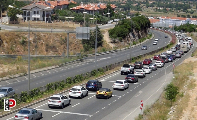 Tatil dönüşü başladı, yollarda trafik yoğunluğu arttı