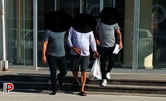 Turistlerin kartını çalıp para çeken hırsızlar yakalandı