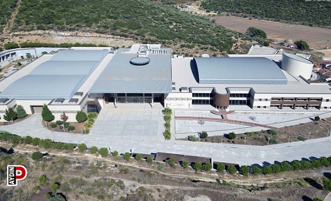 Milyar Dolarlık merkez çürümeye devam ediyor