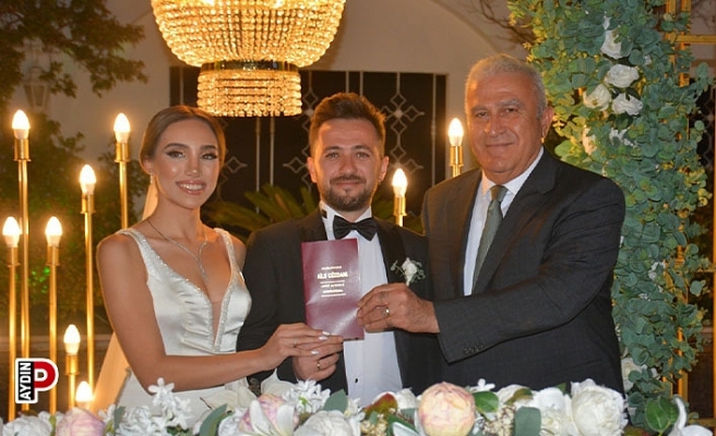 Başkan Atay genç çiftin şahitliğini yaptı