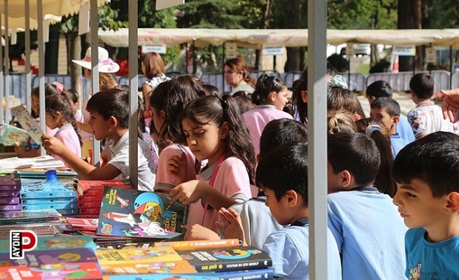 Efeler'in kitap şöleni altıncı gününde
