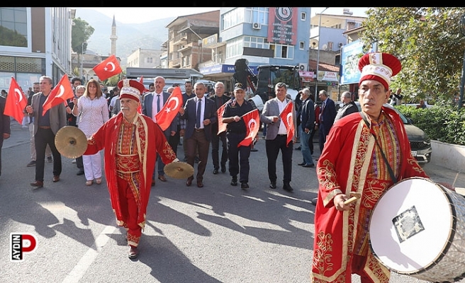 Koçarlı’da Cumhuriyet korteji renkli görüntülere sahne oldu
