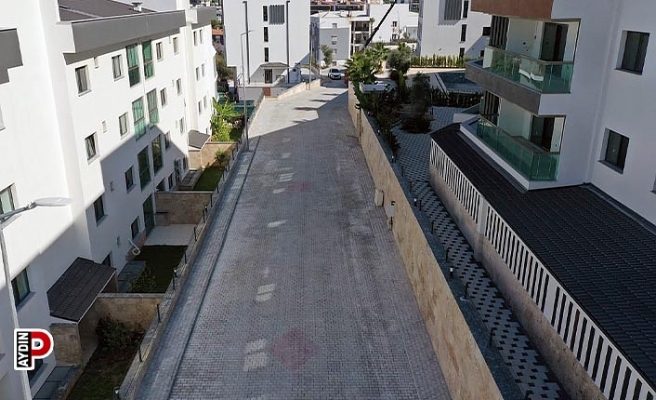 Kuşadası Belediyesi yol yapım çalışmalarına devam ediyor