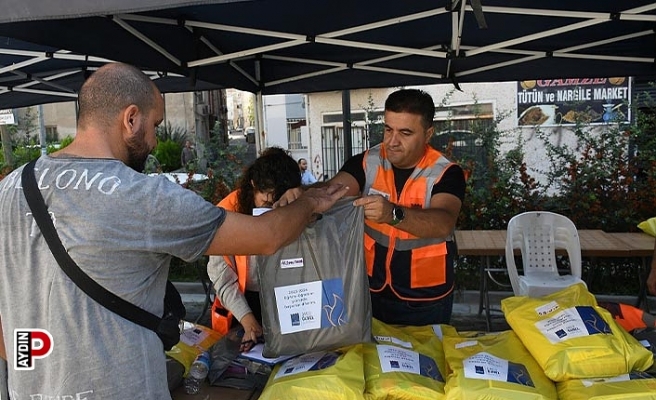 Kuşadası Belediyesi’nden 911 öğrenciye kırtasiye desteği