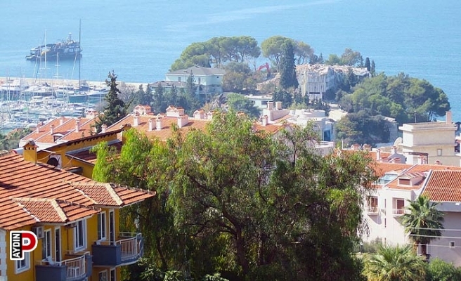 Kuşadası'nın tarihi oteli yıkıldı