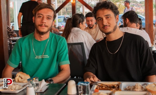 Üniversite öğrencilerine ücretsiz akşam yemeği sunmaya devam ediyor