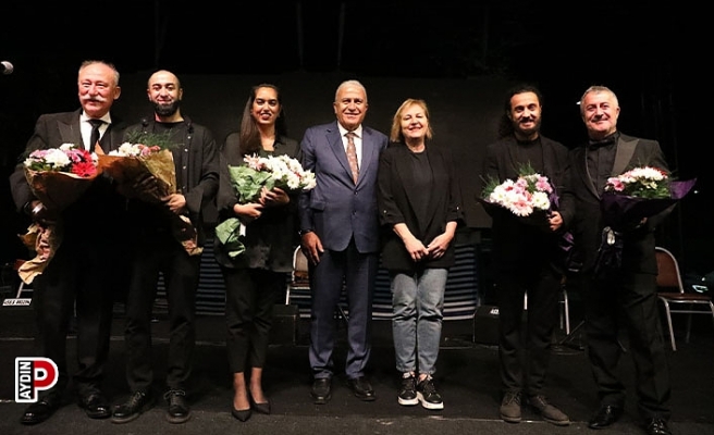 Usta sanatçılardan Efeler'de unutulmaz performans