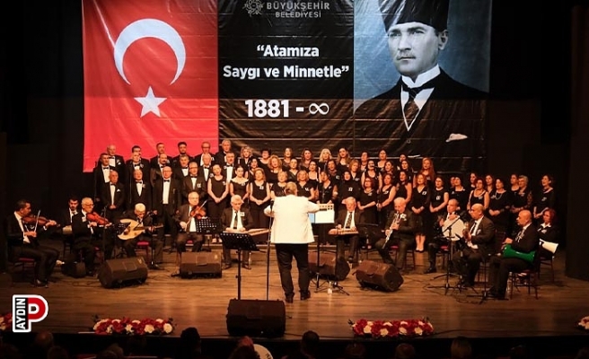 Aydınlılar Atatürk'ün sevdiği şarkıları hep birlikte söyledi