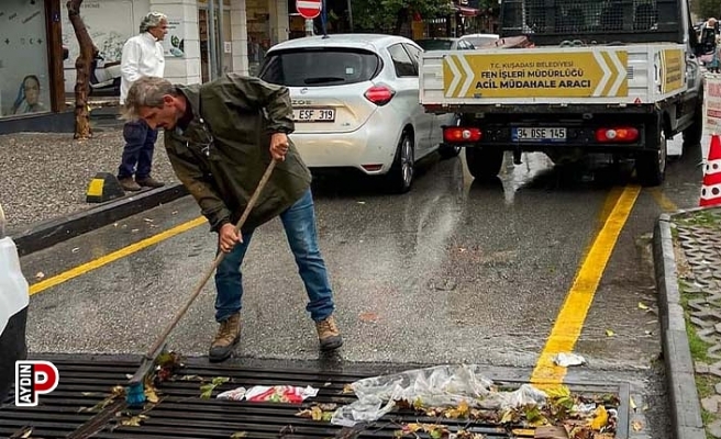 Kuşadası Belediyesi sağanağa karşı sahada