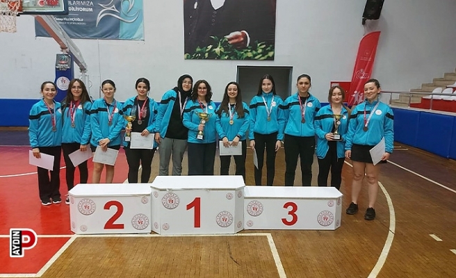 Üniversiteli gençler şampiyonluk için ter döktü