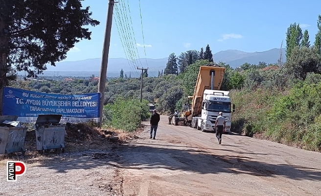 Aydın Büyükşehir Belediyesi'nden Karacasu'da yol yapım çalışması