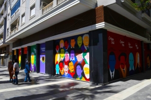 Kuşadası'nın sokaklarında sanat var