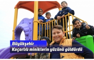 Büyükşehir Koçarlılı miniklerin yüzünü güldürdü