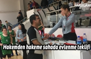 Hakemden hakeme sahada evlenme teklifi
