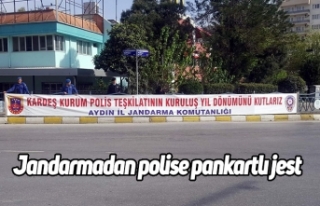 Jandarmadan polise pankartlı jest